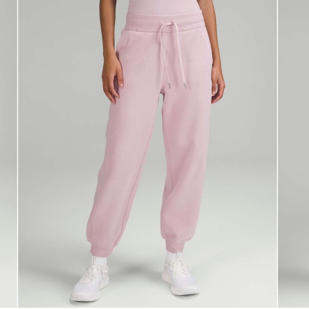 Lululemon Scuba High-Rise Relaxed Jogger in Medium Pink